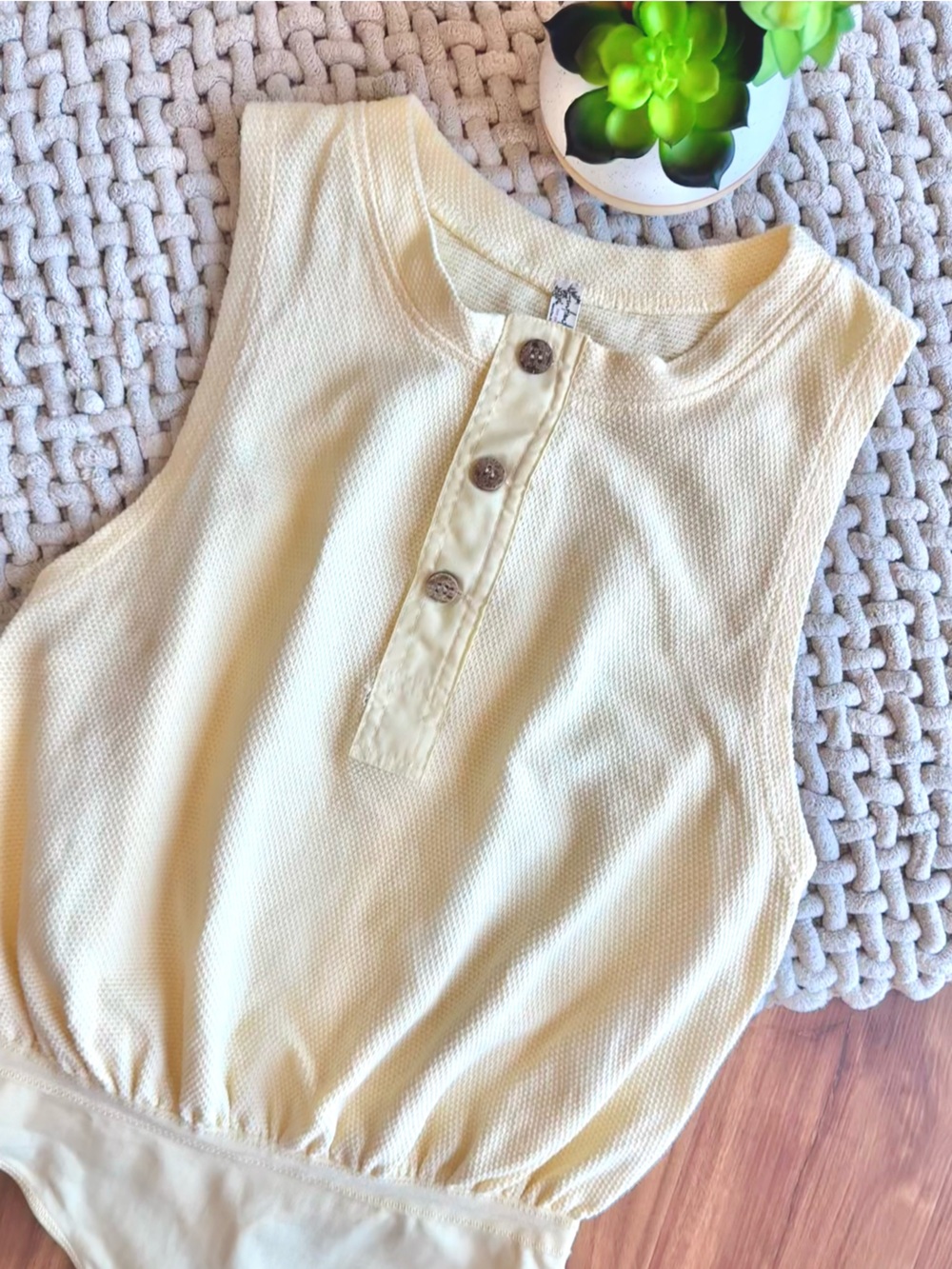 Free People | Women’s Peek Aye Button Front Bodysuit | Crème de la crème | XS